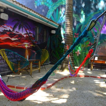 The Yak Hostel Playa del Carmen Exterior photo