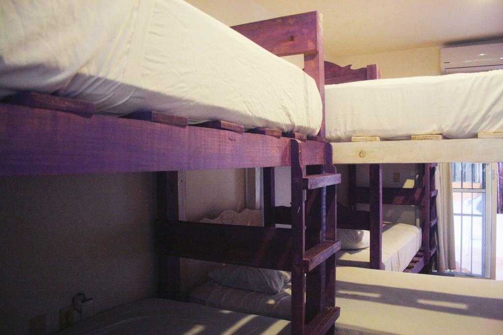 The Yak Hostel Playa del Carmen Room photo