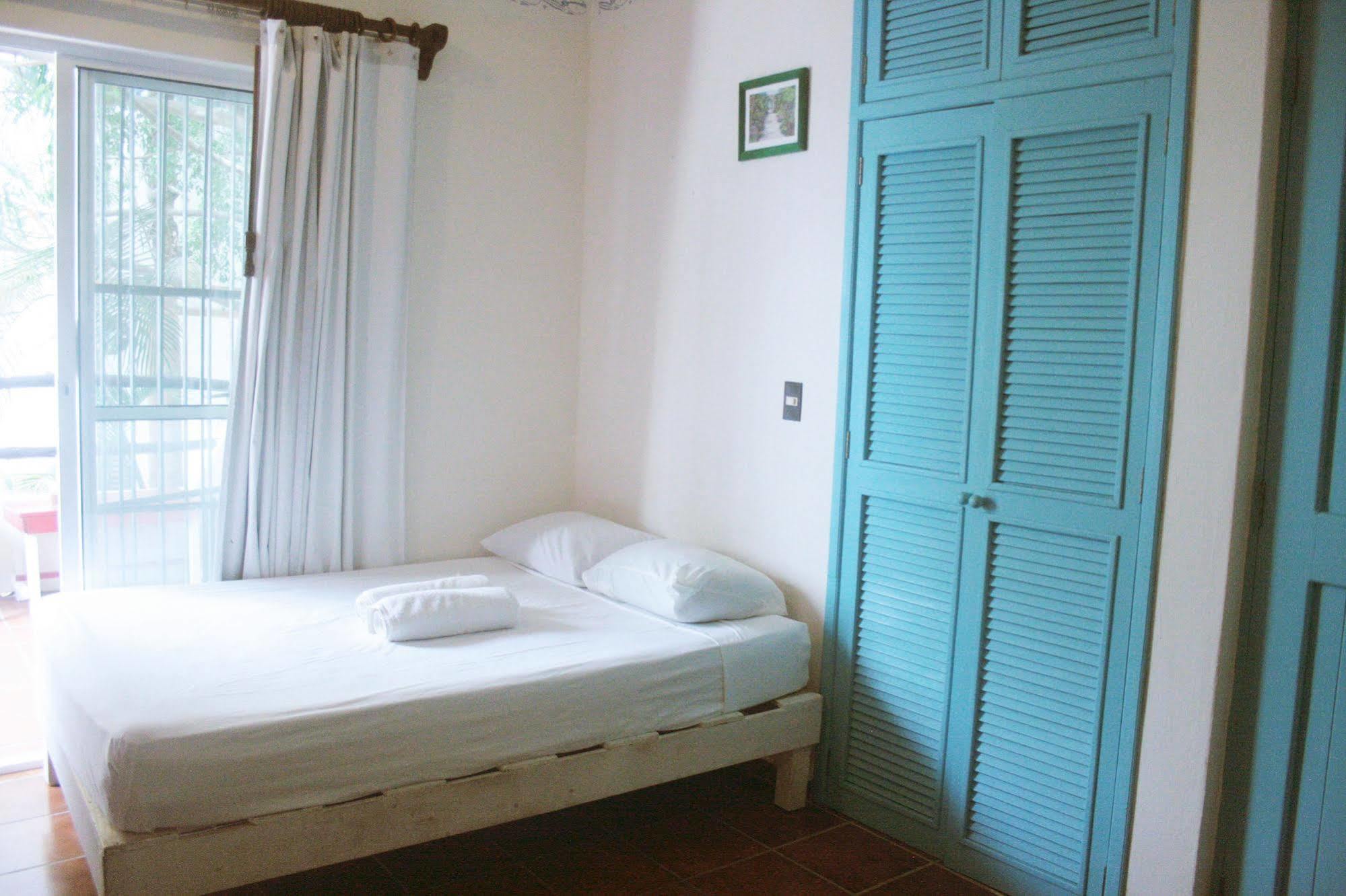 The Yak Hostel Playa del Carmen Exterior photo