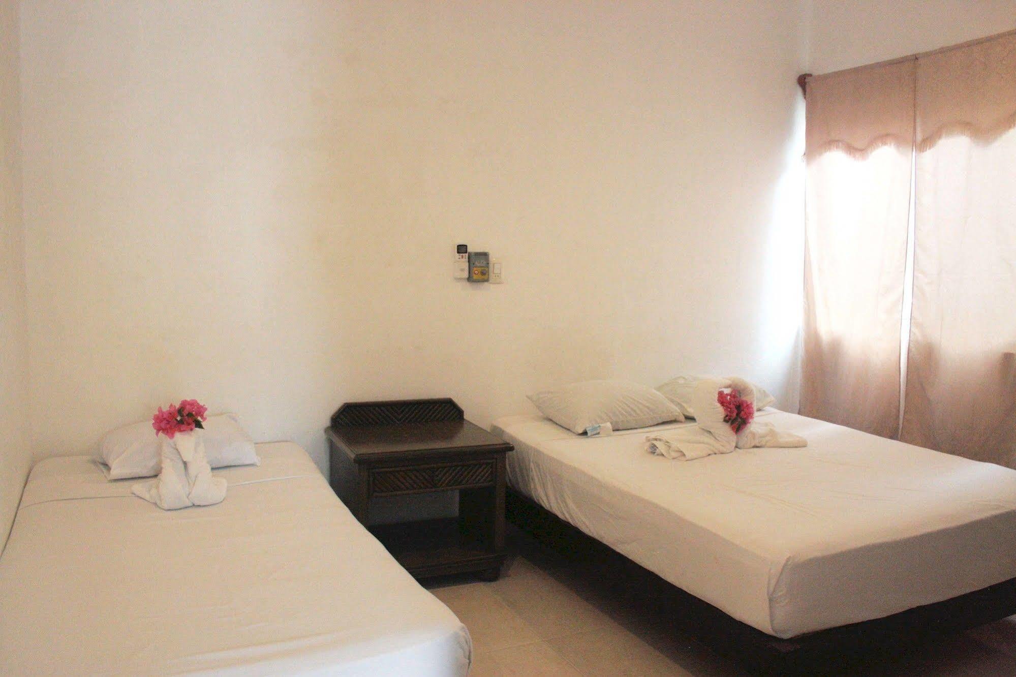 The Yak Hostel Playa del Carmen Exterior photo