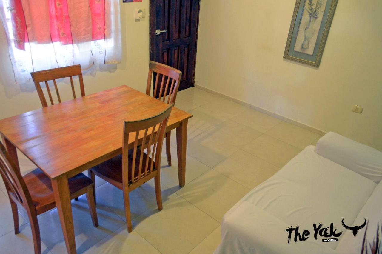 The Yak Hostel Playa del Carmen Exterior photo