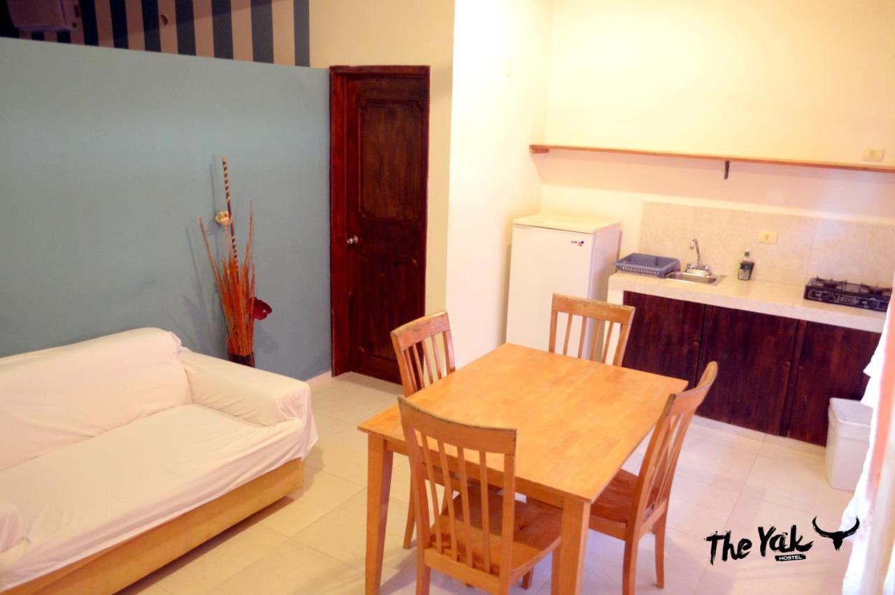 The Yak Hostel Playa del Carmen Exterior photo
